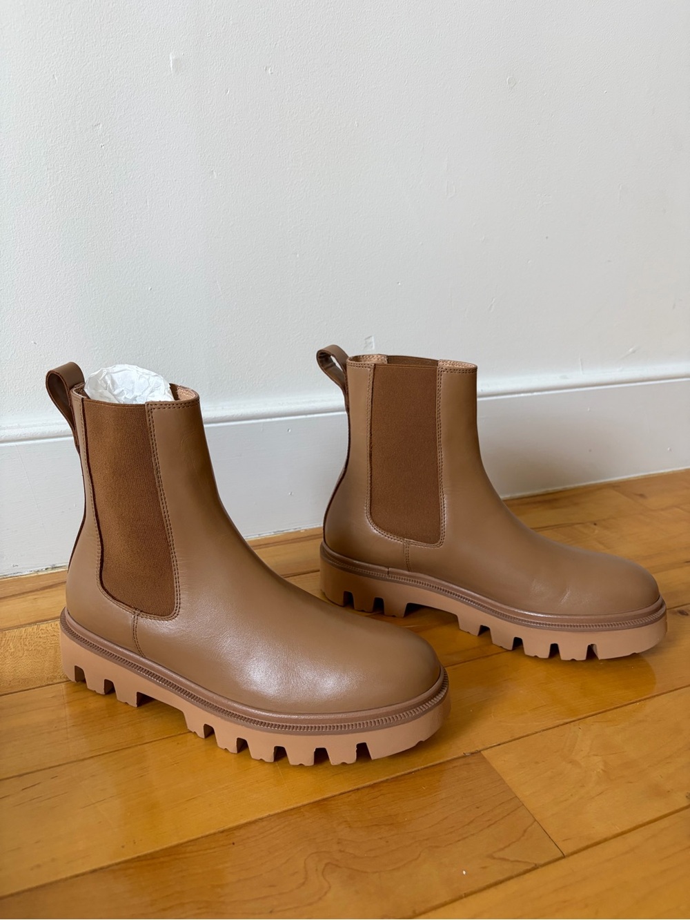 Koio Women’s Chelsea Boots in Fawn